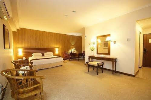 Bahari Inn Tegal Eksteriør billede