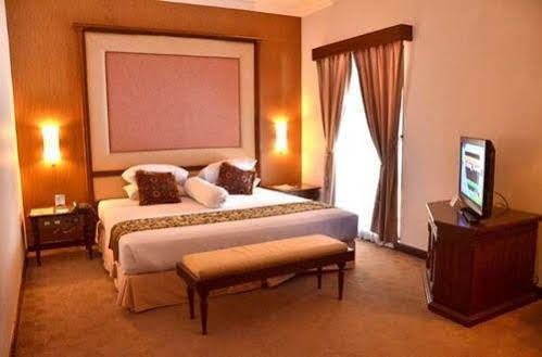 Bahari Inn Tegal Eksteriør billede
